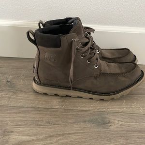 Mens Sorel boots.